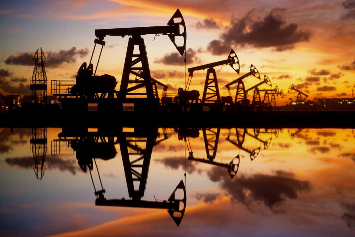 Suncor or Enbridge? Here’s the Better Dividend Stock This Year
